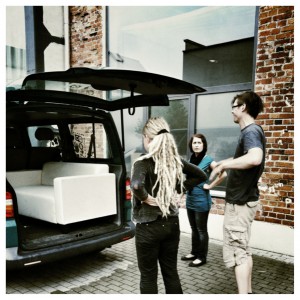 VideoDay Sofa im Bus